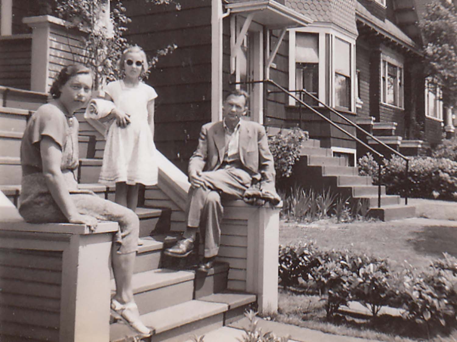 1951 BC Vancouver Helgi & parents at new home in new country